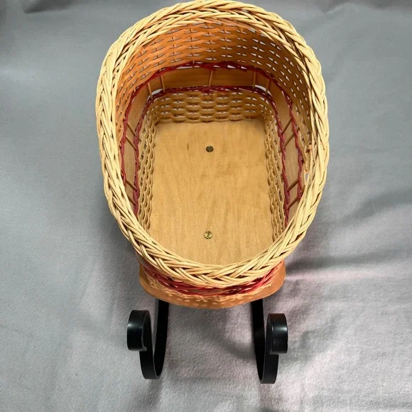 Handwoven Sleigh Basket Hand Painted Holly Band Cozy Cottage Holiday Decor - Picture 5 of 12